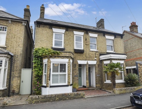 Arrange a viewing for Avenue Road, St. Neots